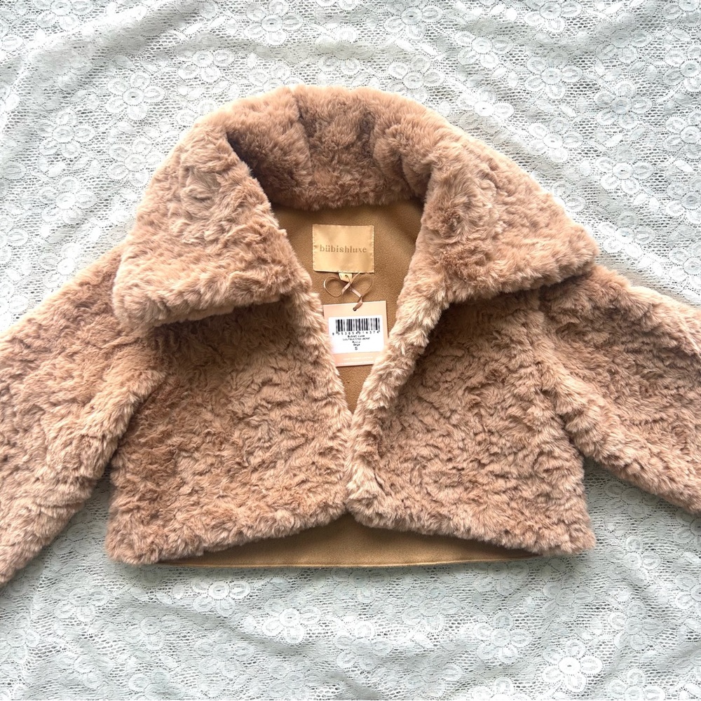NWT Lu Lu Faux Crop Jacket in Beige
BUBISH size small
